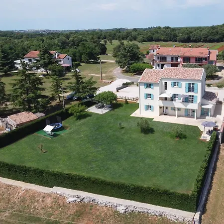 Apartment Emilia *