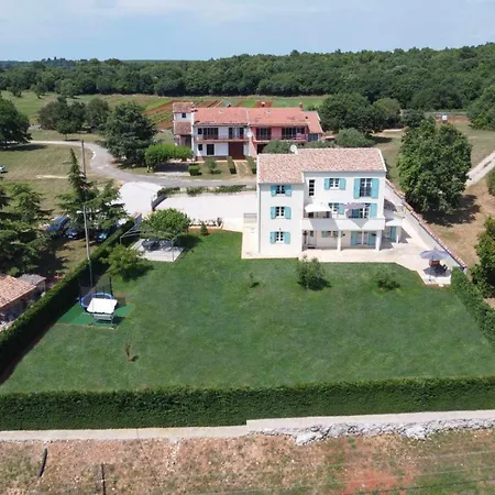Apartment Emilia *